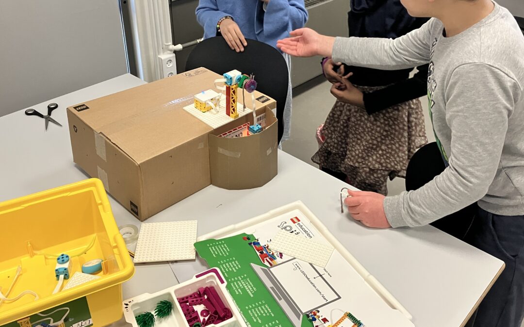 W11: Novel Engineering med LEGO Spike